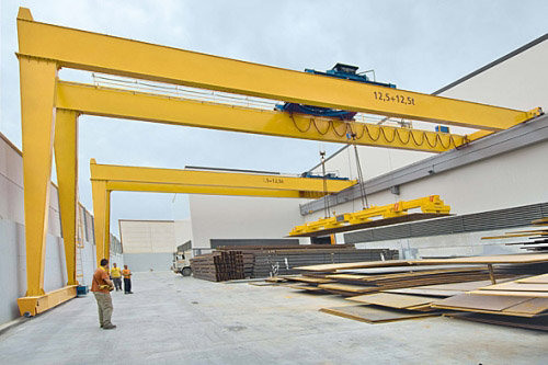 喀什双梁半门式起重机