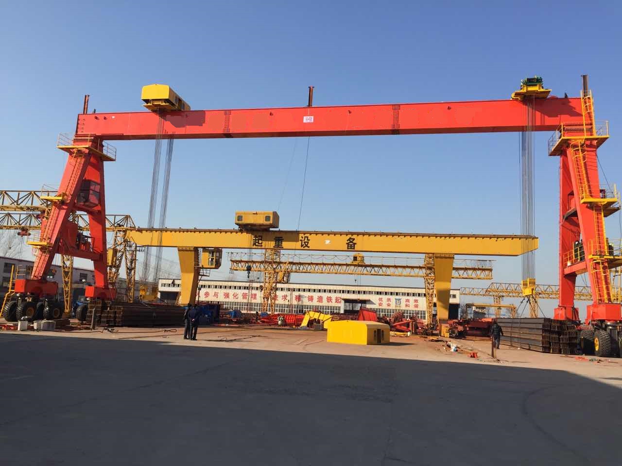 新疆轮胎式起重机