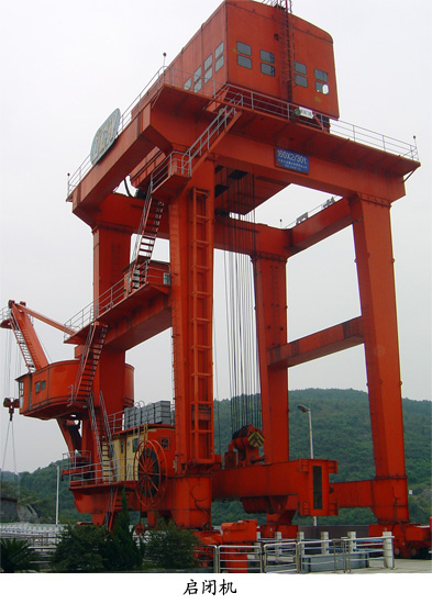 双向门式启闭机